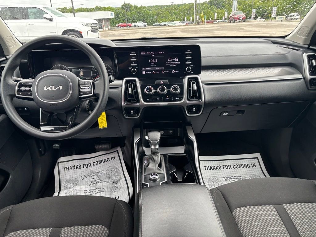 2022 Kia Sorento LX