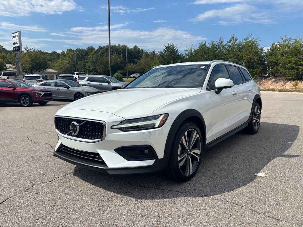 2025 Volvo V60 Cross Country Plus