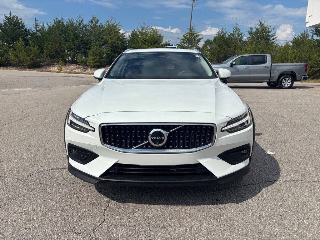 2025 Volvo V60 Cross Country Plus