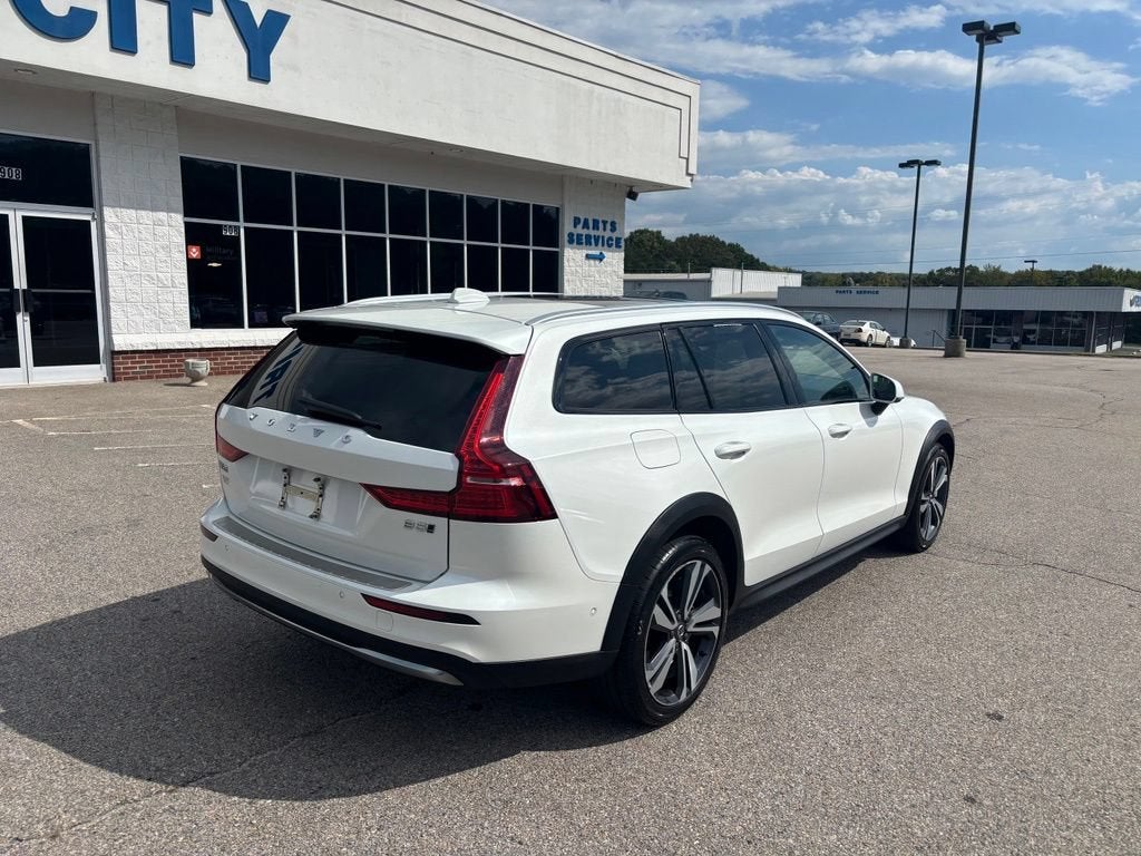 2025 Volvo V60 Cross Country Plus