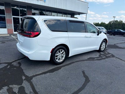 2025 Chrysler Pacifica Select