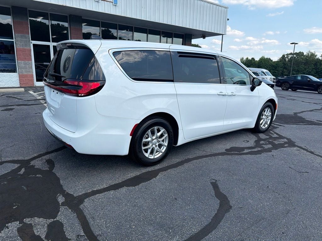 2025 Chrysler Pacifica Select