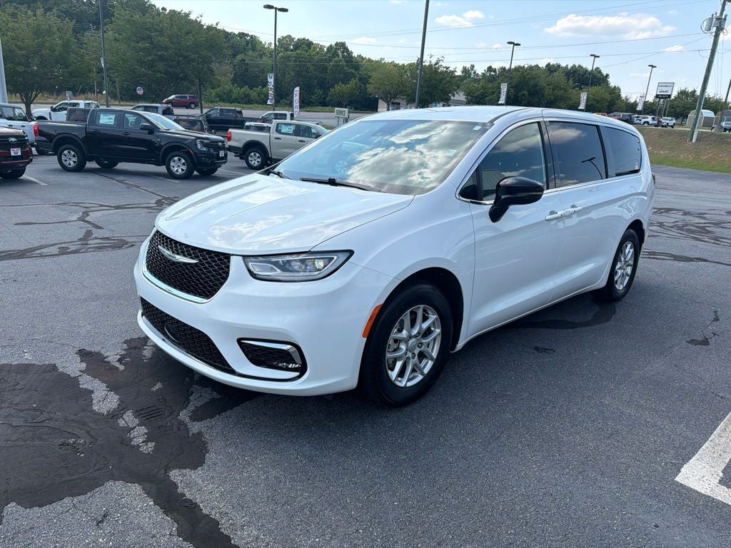 2025 Chrysler Pacifica Select