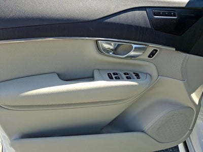 2020 Volvo XC90 T6 Momentum