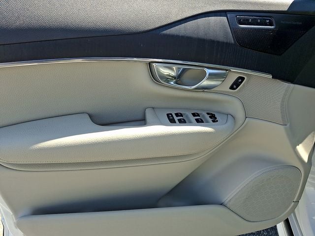 2020 Volvo XC90 T6 Momentum