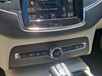 2020 Volvo XC90 T6 Momentum