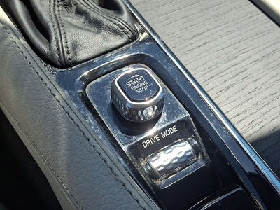 2020 Volvo XC90 T6 Momentum