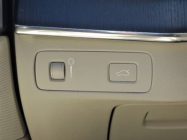 2020 Volvo XC90 T6 Momentum