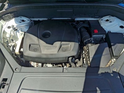 2020 Volvo XC90 T6 Momentum