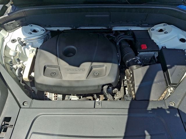 2020 Volvo XC90 T6 Momentum