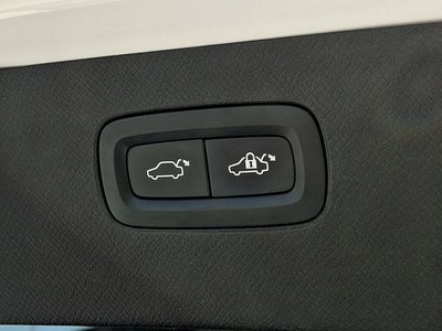 2020 Volvo XC90 T6 Momentum