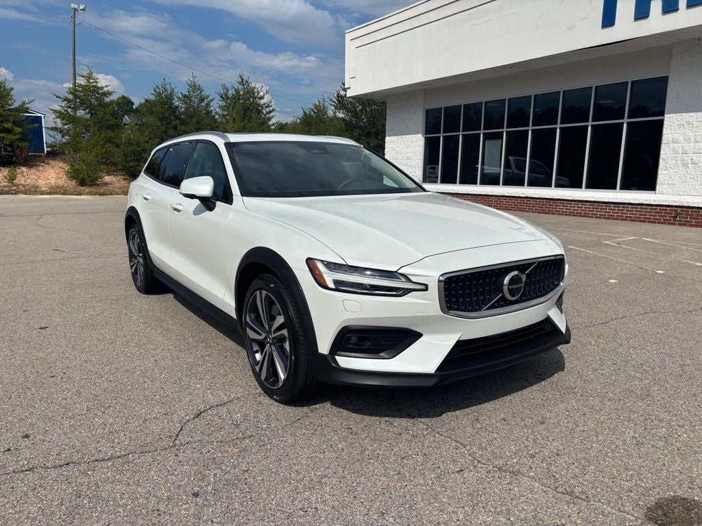 2025 Volvo V60 Cross Country