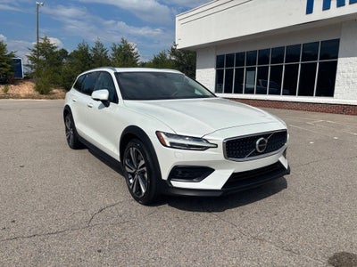 2025 Volvo V60 Cross Country B5 Plus