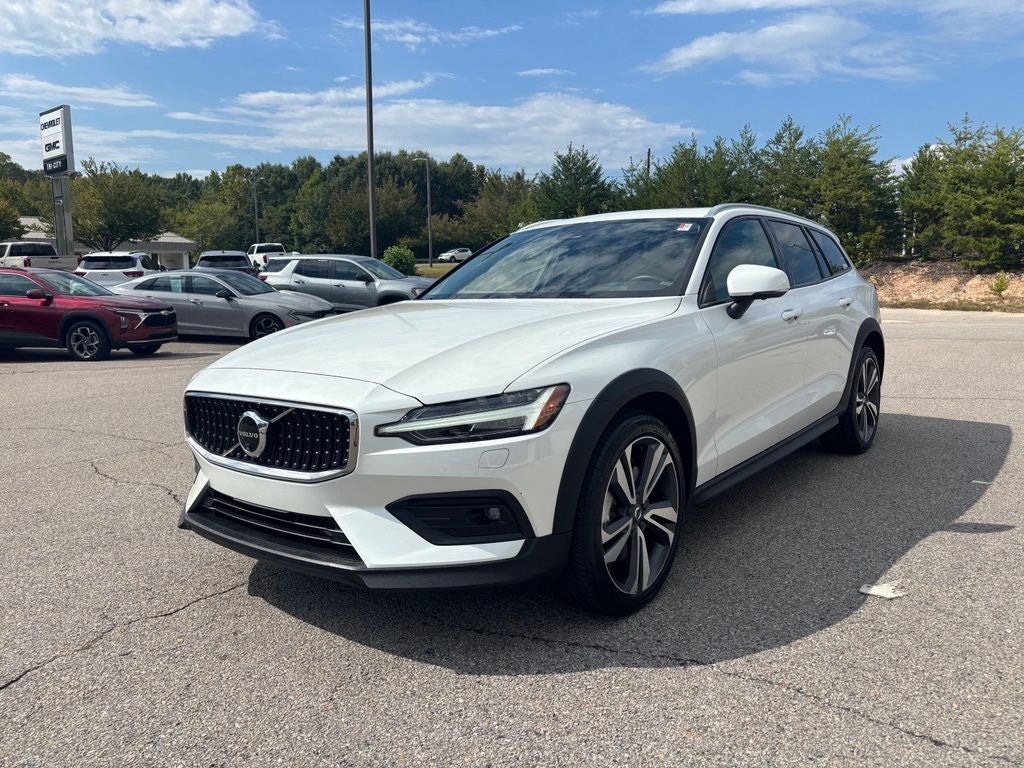 2025 Volvo V60 Cross Country B5 Plus